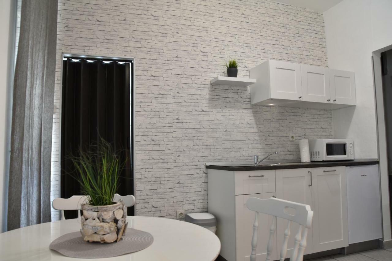 Studio Apartment Lumen Pula Exterior photo